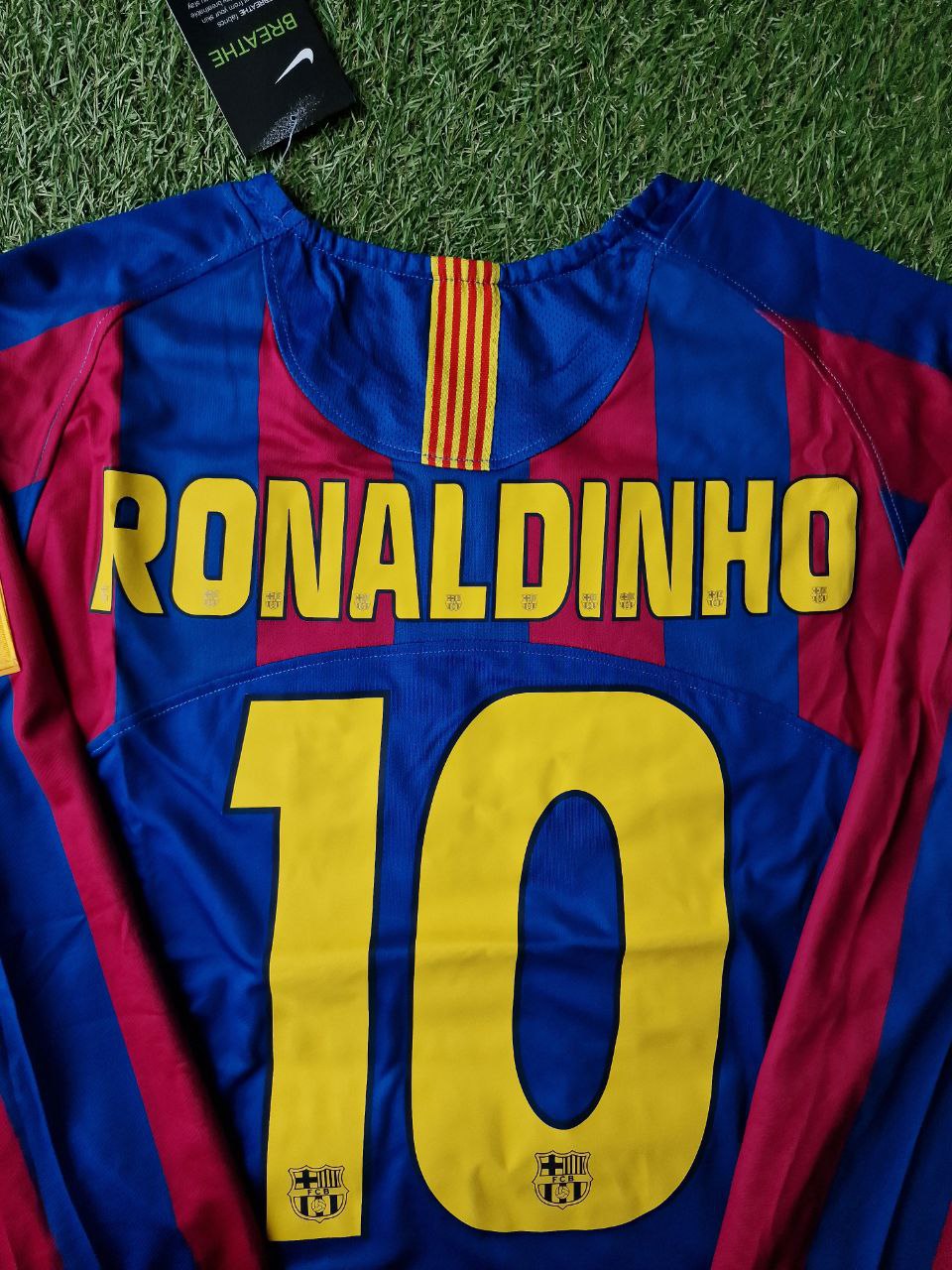 Ronaldinho “Gaucho” Barcelona 2006 Long-Sleeve Retro Football Jersey