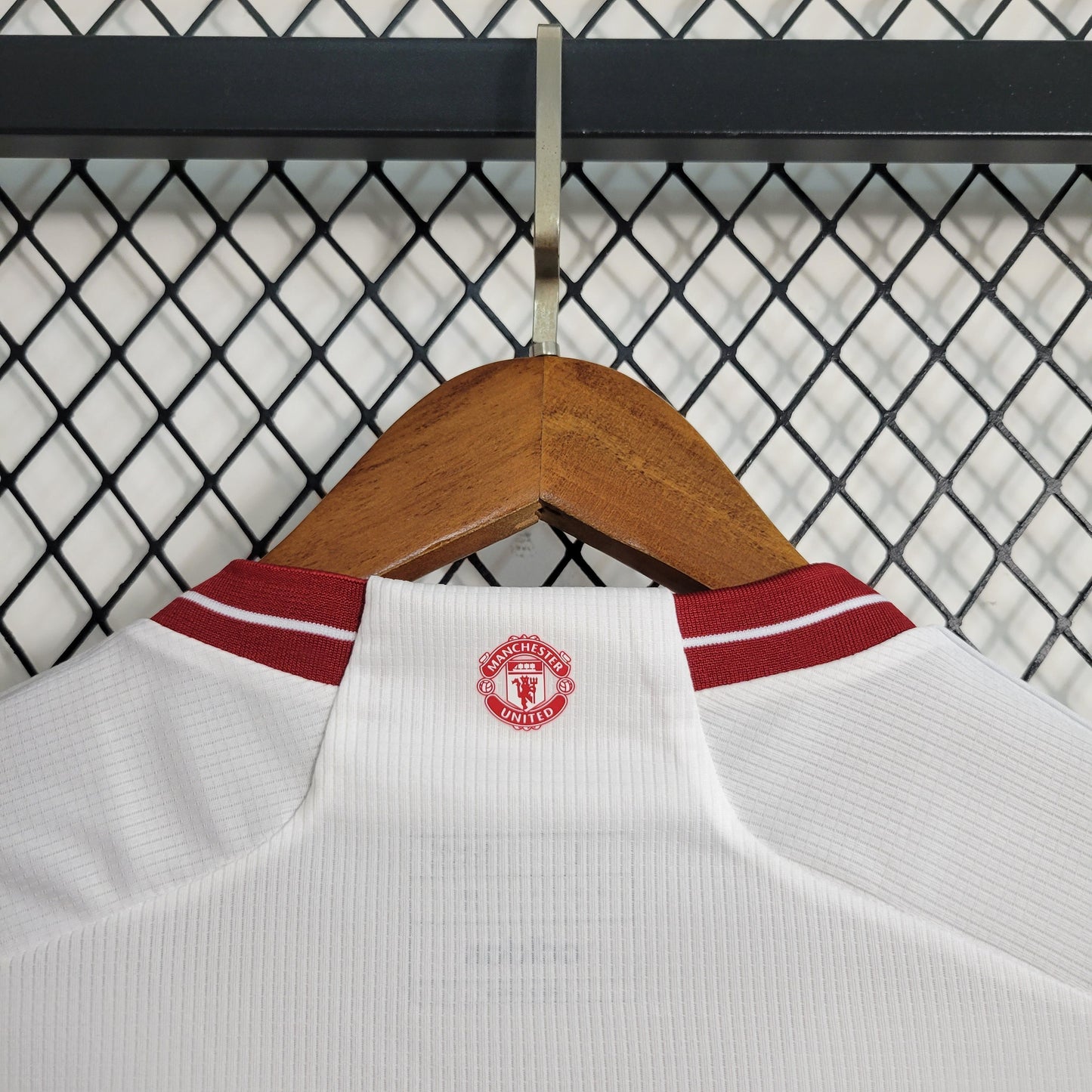 Manchester United 2024/25 Away Jersey – White Heritage Edition
