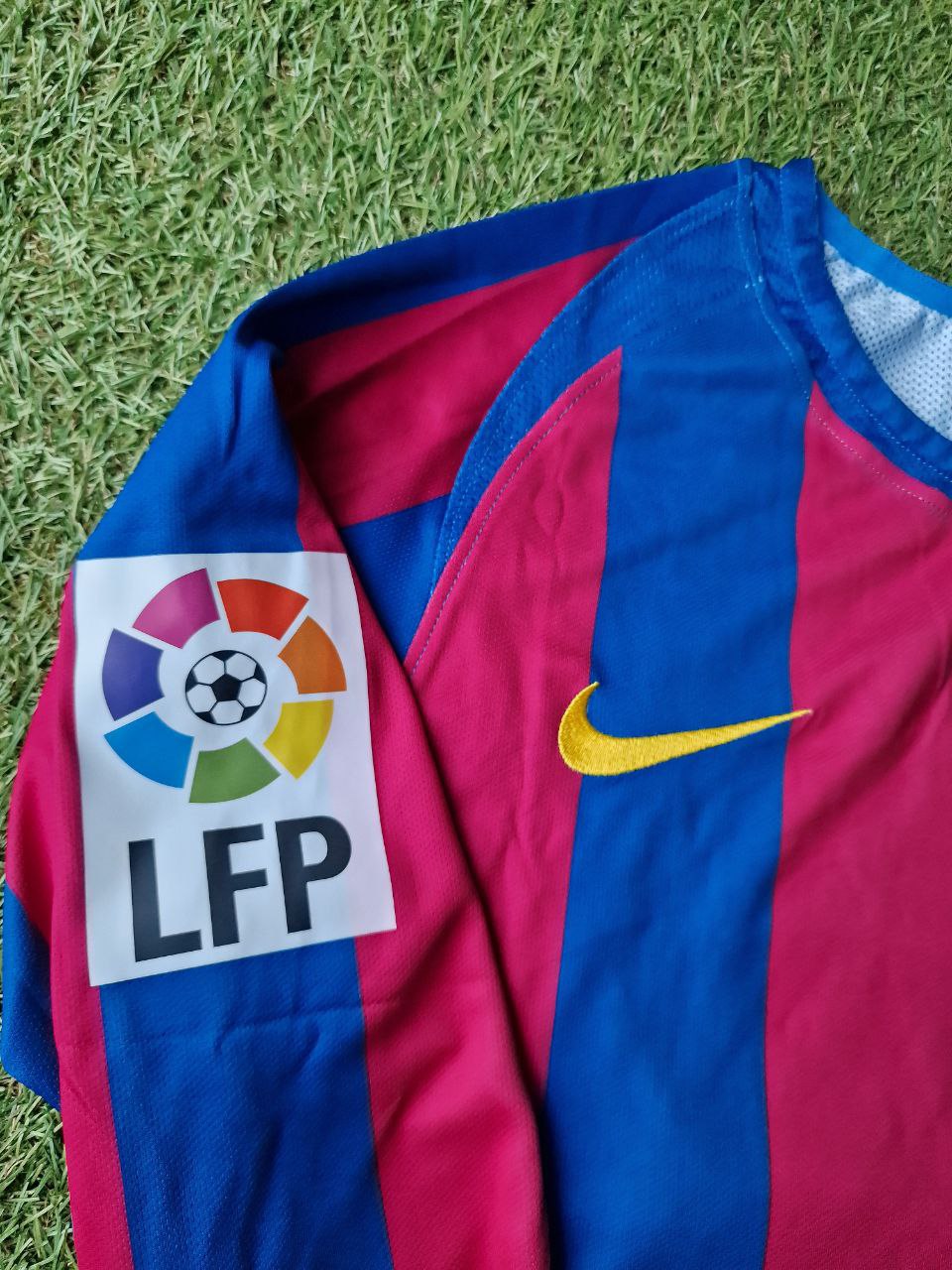 Ronaldinho “Gaucho” Barcelona 2006 Long-Sleeve Retro Football Jersey