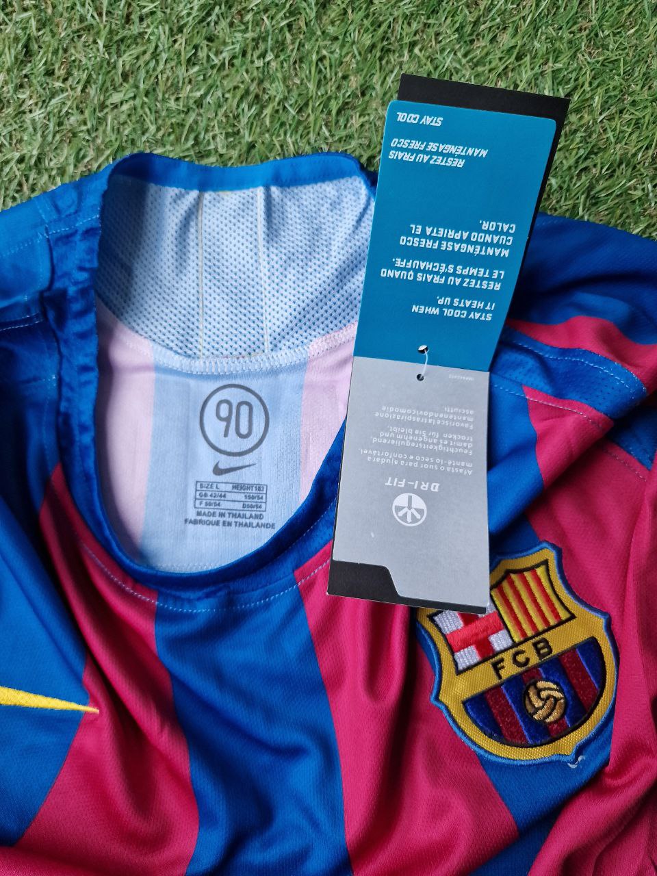 Ronaldinho “Gaucho” Barcelona 2006 Long-Sleeve Retro Football Jersey